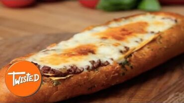 VIDEO: Lasagna Garlic Bread Boat Recipe | Garlic Bread Lovers Recipes | Lasagna Ideas | Twisted