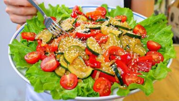 VIDEO: Nur 3 Zutaten und ein gesundes Abendessen ist fertig! Leckeres Zucchini Rezept in 10 Minuten!