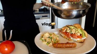 VIDEO: vlog | 태국 마트에서 장보고 🐟 연어 크로와상 샌드위치 만들기,  방콕 맛집 투어,  길거리 음식 먹방🍗, 숙소 추천, 방콕 여행