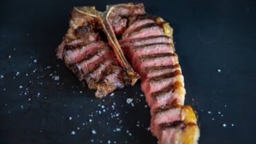 VIDEO: The 9 Steps to the perfectly cooked steak | John Quilter