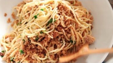VIDEO: Spaghetti with Tuna, Lemon, and Breadcrumbs | Everyday Food with Sarah Carey