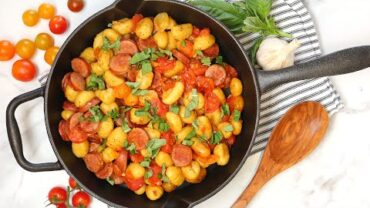 VIDEO: Chicken Sausage & Tomato Gnocchi | 15 Minute Weeknight Dinner Recipe