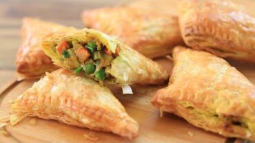 VIDEO: Vegetable Curry Puffs Recipe | How to Make Curry Puffs