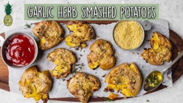 VIDEO: Crispy Garlic & Herb Smashed Potatoes (Easy & Vegan)