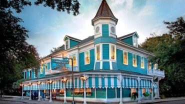 VIDEO: The South’s Best Restaurant: Commander’s Palace | Southern Living