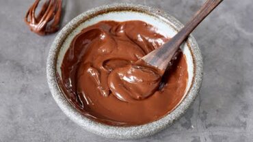 VIDEO: Vegan Nutella Recipe | Easy 5-minute Chocolate Spread