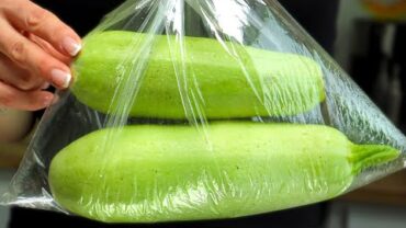 VIDEO: Ich brate oder backe im Sommer keine Zucchini mehr! Einfach schneiden und mischen! Zucchini Rezept!