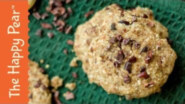 VIDEO: RAW VEGAN CHOCOLATE CHIP COOKIE | THE HAPPY PEAR
