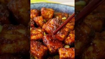 VIDEO: Soy garlic glazed Tofu! #crispytofu #tofu #shorts #veganrecipes #asmrcooking