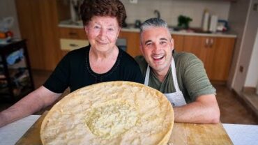 VIDEO: How to Make CHEESE WHEEL RISOTTO ALFREDO approved by Nonna