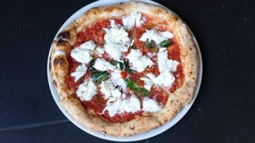 VIDEO: Neapolitan Pizza like a World Best Pizza Chef #Shorts