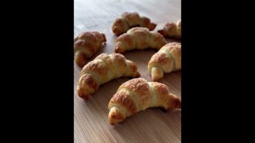 VIDEO: MINI NUTELLA CROISSANTS: easy and delicious 😍 #shorts