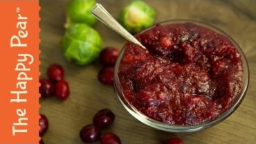 VIDEO: Cranberry Sauce in 5 minutes | vegan refined sugar free