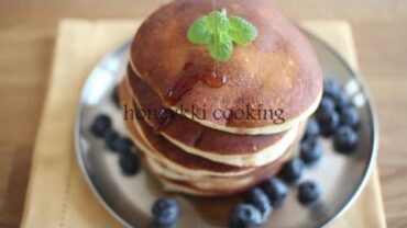 VIDEO: 폭신폭신 팬케이크 만들기 / How to make blueberry pancake (good recipe)