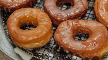 VIDEO: Making Krispy Kreme Doughnuts, at HOME