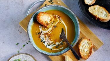 VIDEO: Vegan Pumpkin Soup (Creamy Recipe)