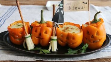 VIDEO: 할로윈 파프리카컵리조토 : Halloween Bell Pepper Risotto & cheese broomsticks [아내의 식탁]