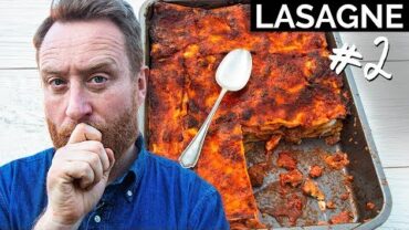 VIDEO: How to make Classic Italian Lasagne FOOD BUSKER | John Quilter