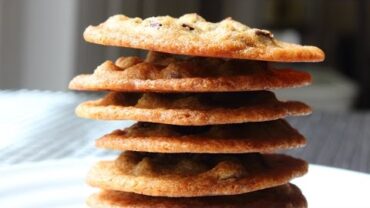 VIDEO: Perfect Chocolate Chip Cookies – Easy No-Mixer Chocolate Chip Cookies