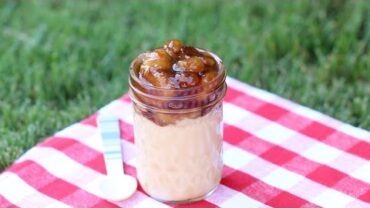 VIDEO: Butterscotch Pudding & Caramelized Bananas (ENTERTAINING WITH BETH PICNIC COLLAB!) – BBB Ep 30