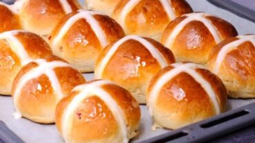 VIDEO: Hot cross buns: the original recipe to make them fluffy and tasty!