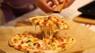 VIDEO: 크림소스 또띠아 피자 :정말 정말 떨렸던 푸드크리에이터데이&Food creatorday: Cheese creamsauce Tortilla Pizza