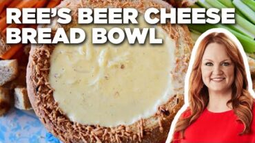 VIDEO: Ree Drummond’s Beer Cheese Bread Bowl | The Pioneer Woman | Food Network