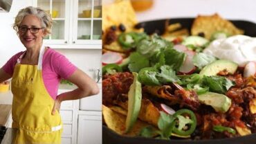 VIDEO: Skillet Chili Nachos- Everyday Food with Sarah Carey
