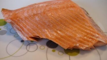 VIDEO: Healthy Baby Food: How to Make Salmon for Toddlers – Weelicious