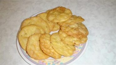 VIDEO: How to make Farsi Puri or poori (crispy puri) Video Recipe by Bhavna