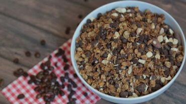 VIDEO: Homemade Granola 3 Delicious Ways