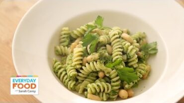 VIDEO: Pasta with White Beans and Broccoli Pesto – Everyday Food with Sarah Carey