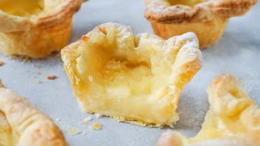 VIDEO: Easy CUSTARD TARTS with puff pastry!