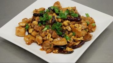 VIDEO: How to Make Sichuan Kung Bao Chicken 宫保雞丁 (Kung Pao Chicken)
