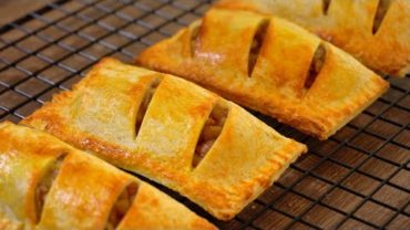 VIDEO: 식빵으로 맛있는 사과파이 만들기 | 흠집사과 활용레시피 | 에어프라이어 레시피 | 애플파이