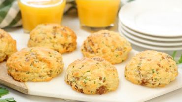 VIDEO: Breakfast Biscuits with Sausage & Cheddar | Low-Carb + Gluten-Free + Easy To Make
