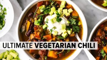 VIDEO: VEGETARIAN CHILI | a healthy, one-pot vegetarian recipe you’ll love!