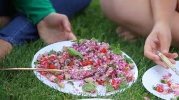 VIDEO: The Flexible Chef | Raw Cauliflower Tabouli