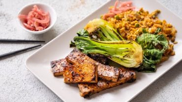 VIDEO: KOREAN FRIED RICE AND BBQ TOFU in 5 MINUTES!