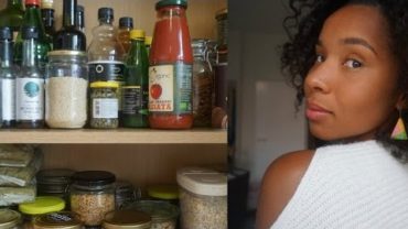 VIDEO: WHAT I STORE IN MY WHOLEFOODS KITCHEN