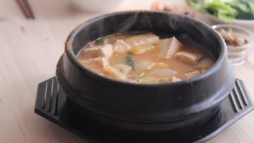 VIDEO: [SUB] 그냥 된장찌개:간단요리&simple K-food:How to make doenjang jjigae (Bean paste stew)