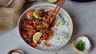 VIDEO: Sticky Teriyaki Tofu With Sweet And Sour Sauce (Vegan Recipe)