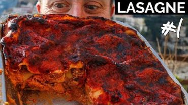 VIDEO: Best Lasagne in ITALY? FOOD BUSKER | John Quilter