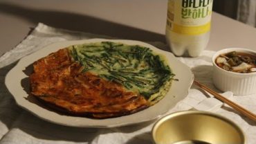 VIDEO: Half and Half  Buchimgae(반반 부침개) with Makgeolli : Honeykki 꿀키