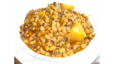 VIDEO: Nigerian Beans Porridge (with Yam) | Flo Chinyere