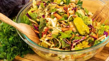 VIDEO: Greek-Style Fall Cabbage Salad: Lahanosalata