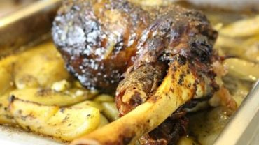 VIDEO: Roasted Leg of Lamb with Potatoes/ Greek Style