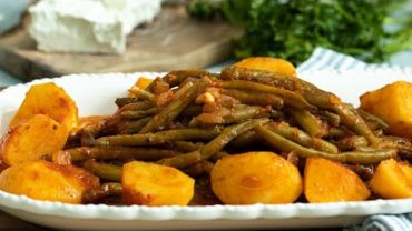 VIDEO: Fasolakia: Greek Green Bean Casserole for Thanksgiving!