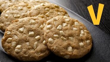 VIDEO: White Chocolate Chip Cookies
