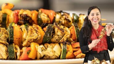 VIDEO: Mediterranean Chicken Skewers. SO MUCH FLAVOR!